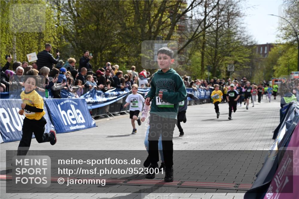 12.04.2026 - 45. Internationalen Wilhelmsburger Insellauf J. Mangold http://msf.ph/oto/9523001 12.04.2026 14:35:20 Ziel 1703, 156, 659, 873, 142, 522, 1009, 419, 80, 366, 574 meine-sportfotos.de