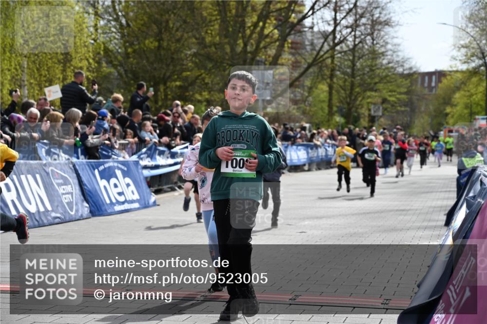 12.04.2026 - 45. Internationalen Wilhelmsburger Insellauf J. Mangold http://msf.ph/oto/9523005 12.04.2026 14:35:21 Ziel 1703, 156, 659, 873, 142, 522, 1009, 419, 80, 366, 574 meine-sportfotos.de