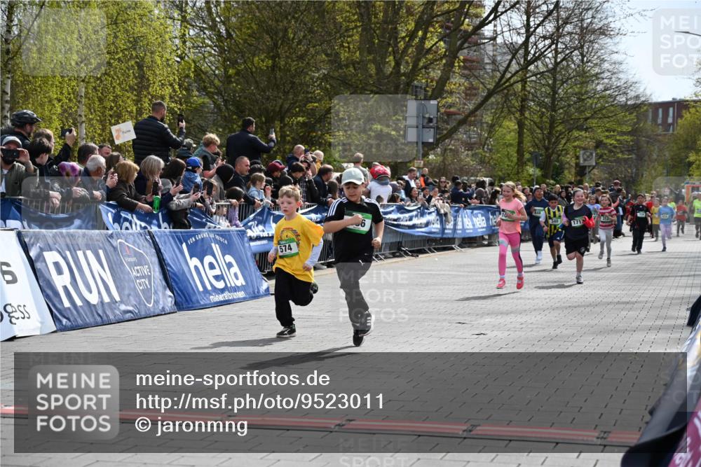 12.04.2026 - 45. Internationalen Wilhelmsburger Insellauf J. Mangold http://msf.ph/oto/9523011 12.04.2026 14:35:23 Ziel 873, 142, 522, 1009, 419, 80, 366, 574, 1017 meine-sportfotos.de