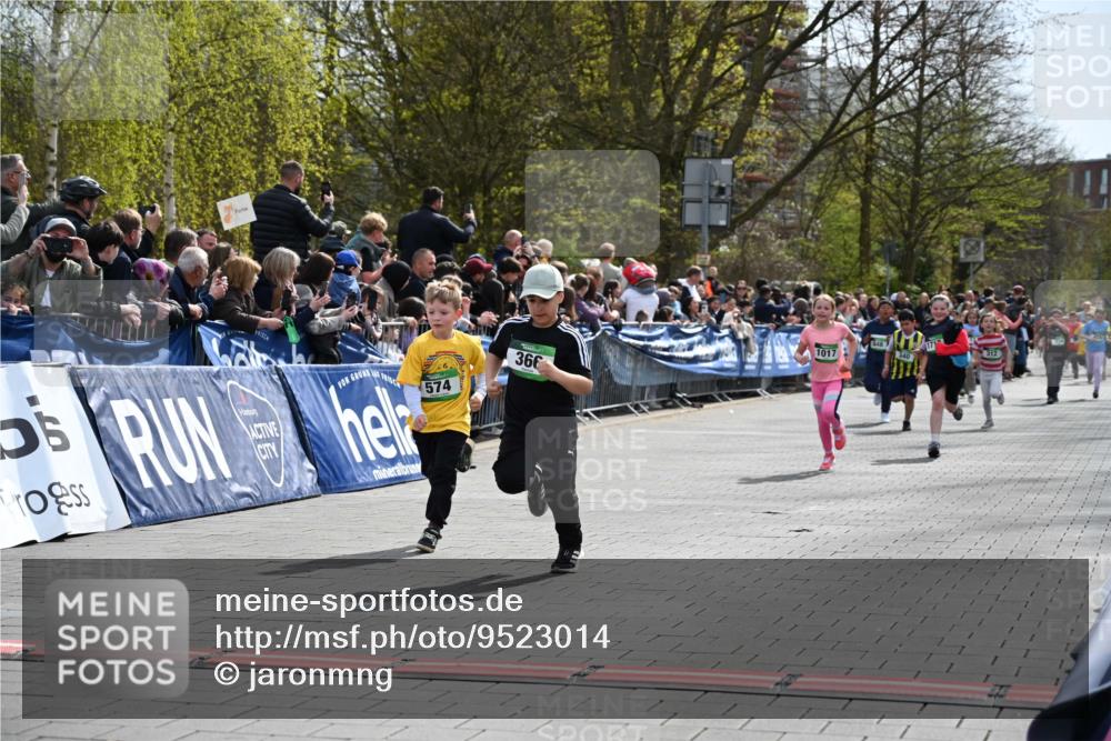 12.04.2026 - 45. Internationalen Wilhelmsburger Insellauf J. Mangold http://msf.ph/oto/9523014 12.04.2026 14:35:24 Ziel 1009, 419, 80, 366, 574, 1017, 1717 meine-sportfotos.de