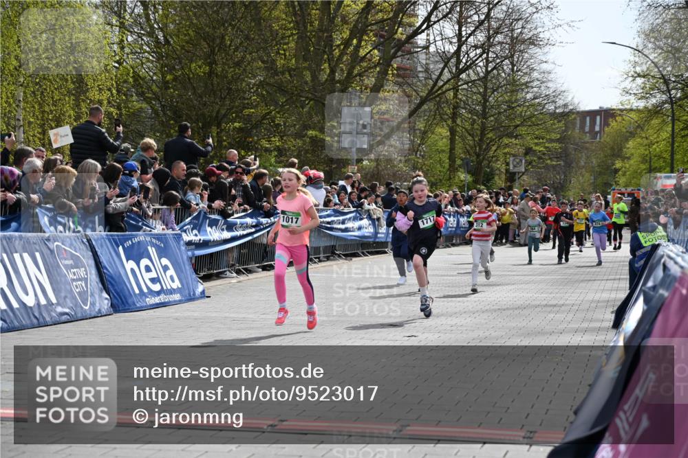 12.04.2026 - 45. Internationalen Wilhelmsburger Insellauf J. Mangold http://msf.ph/oto/9523017 12.04.2026 14:35:25 Ziel 419, 80, 366, 574, 1017, 1717, 312, 340, 848 meine-sportfotos.de