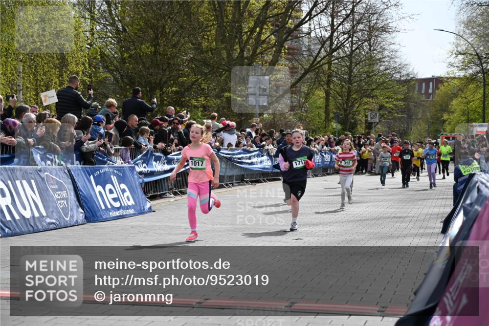 12.04.2026 - 45. Internationalen Wilhelmsburger Insellauf J. Mangold http://msf.ph/oto/9523019 12.04.2026 14:35:25 Ziel 419, 80, 366, 574, 1017, 1717, 312, 340, 848 meine-sportfotos.de