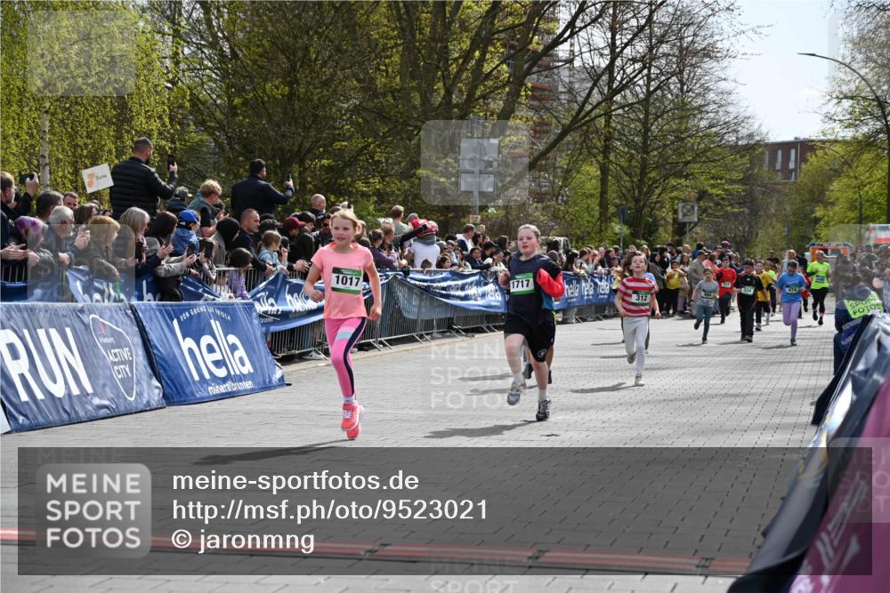 12.04.2026 - 45. Internationalen Wilhelmsburger Insellauf J. Mangold http://msf.ph/oto/9523021 12.04.2026 14:35:26 Ziel 419, 80, 366, 574, 1017, 1717, 312, 340, 848, 1728 meine-sportfotos.de