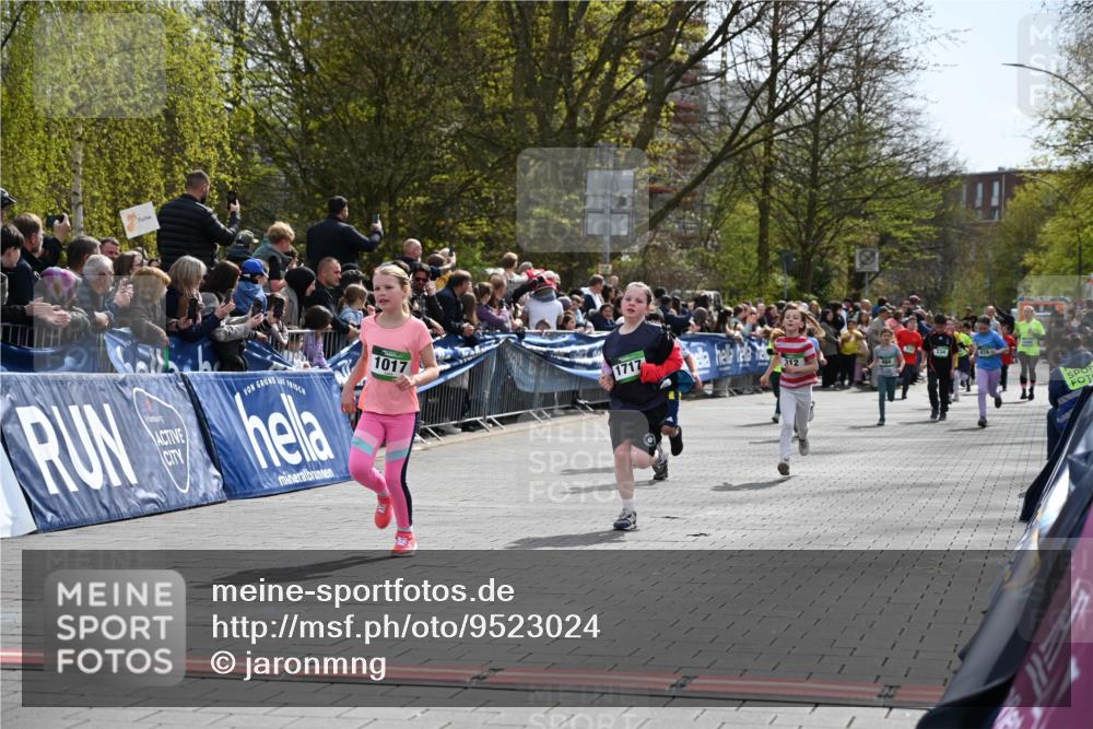 12.04.2026 - 45. Internationalen Wilhelmsburger Insellauf J. Mangold http://msf.ph/oto/9523024 12.04.2026 14:35:26 Ziel 419, 80, 366, 574, 1017, 1717, 312, 340, 848, 1728 meine-sportfotos.de