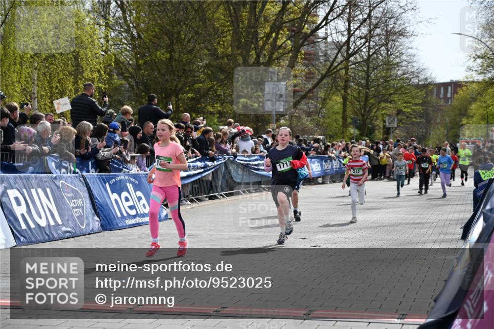 12.04.2026 - 45. Internationalen Wilhelmsburger Insellauf J. Mangold http://msf.ph/oto/9523025 12.04.2026 14:35:26 Ziel 419, 80, 366, 574, 1017, 1717, 312, 340, 848, 1728 meine-sportfotos.de