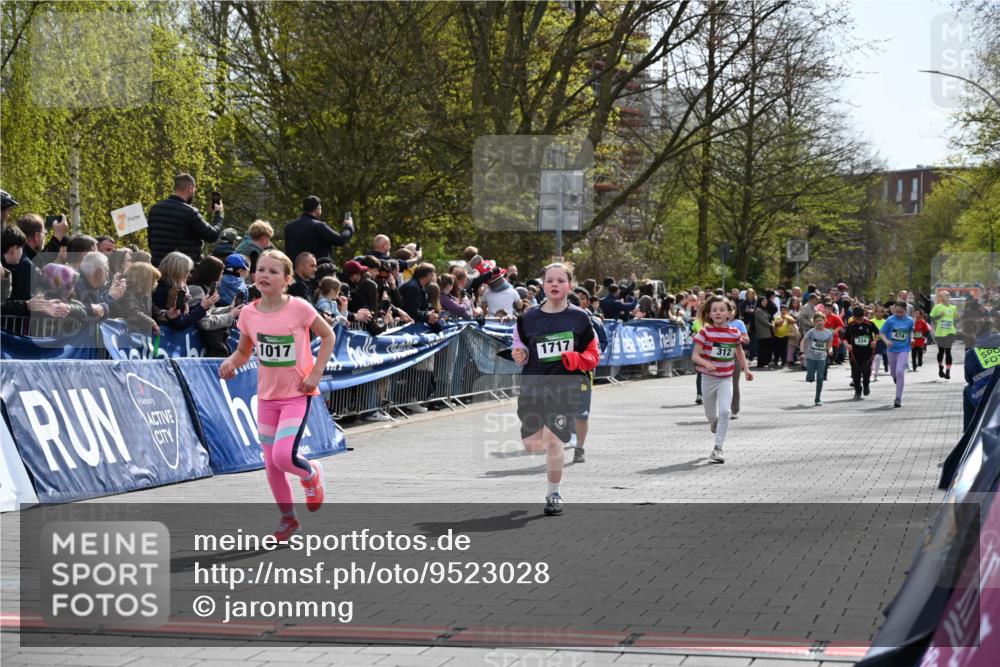 12.04.2026 - 45. Internationalen Wilhelmsburger Insellauf J. Mangold http://msf.ph/oto/9523028 12.04.2026 14:35:26 Ziel 419, 80, 366, 574, 1017, 1717, 312, 340, 848, 1728 meine-sportfotos.de