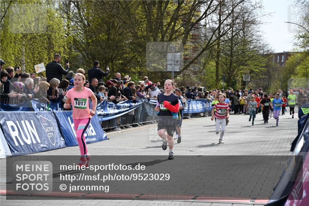 12.04.2026 - 45. Internationalen Wilhelmsburger Insellauf J. Mangold http://msf.ph/oto/9523029 12.04.2026 14:35:26 Ziel 419, 80, 366, 574, 1017, 1717, 312, 340, 848, 1728 meine-sportfotos.de