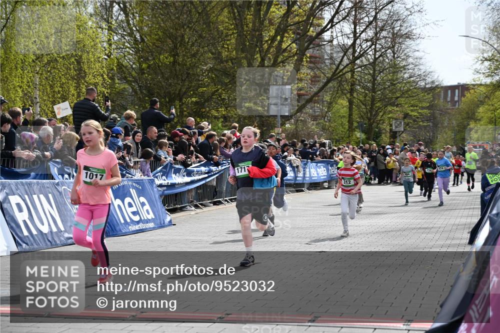 12.04.2026 - 45. Internationalen Wilhelmsburger Insellauf J. Mangold http://msf.ph/oto/9523032 12.04.2026 14:35:27 Ziel 366, 574, 1017, 1717, 312, 340, 848, 1728, 474 meine-sportfotos.de