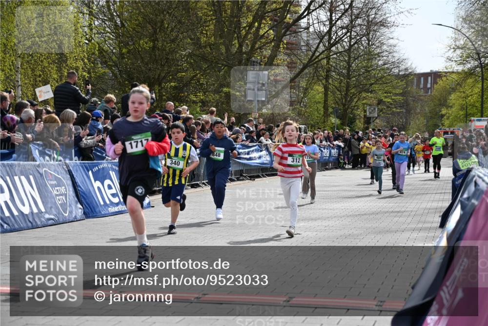 12.04.2026 - 45. Internationalen Wilhelmsburger Insellauf J. Mangold http://msf.ph/oto/9523033 12.04.2026 14:35:27 Ziel 366, 574, 1017, 1717, 312, 340, 848, 1728, 474 meine-sportfotos.de