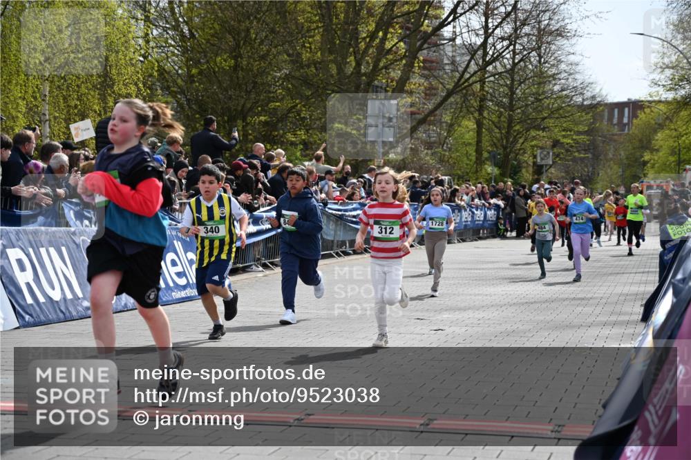12.04.2026 - 45. Internationalen Wilhelmsburger Insellauf J. Mangold http://msf.ph/oto/9523038 12.04.2026 14:35:28 Ziel 366, 574, 1017, 1717, 312, 340, 848, 1728, 474, 484, 137, 582 meine-sportfotos.de