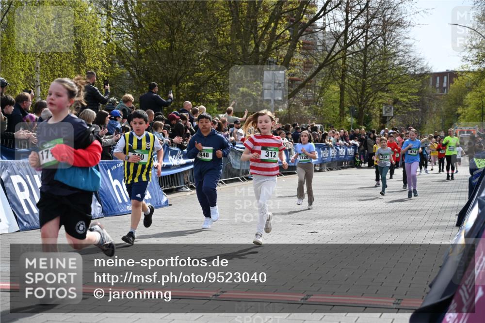 12.04.2026 - 45. Internationalen Wilhelmsburger Insellauf J. Mangold http://msf.ph/oto/9523040 12.04.2026 14:35:28 Ziel 366, 574, 1017, 1717, 312, 340, 848, 1728, 474, 484, 137, 582 meine-sportfotos.de