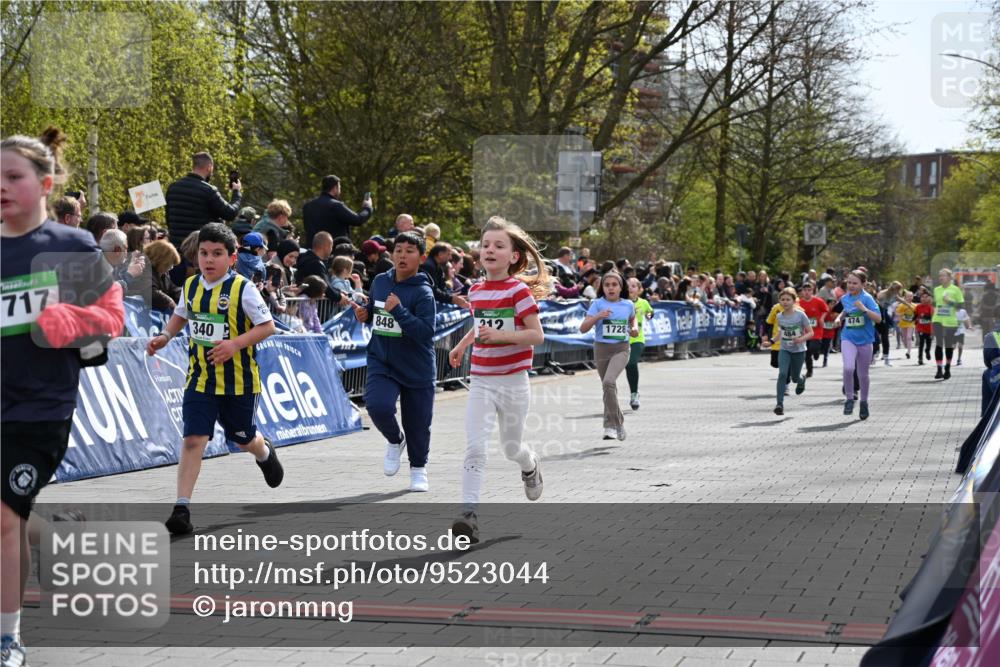 12.04.2026 - 45. Internationalen Wilhelmsburger Insellauf J. Mangold http://msf.ph/oto/9523044 12.04.2026 14:35:28 Ziel 366, 574, 1017, 1717, 312, 340, 848, 1728, 474, 484, 137, 582 meine-sportfotos.de