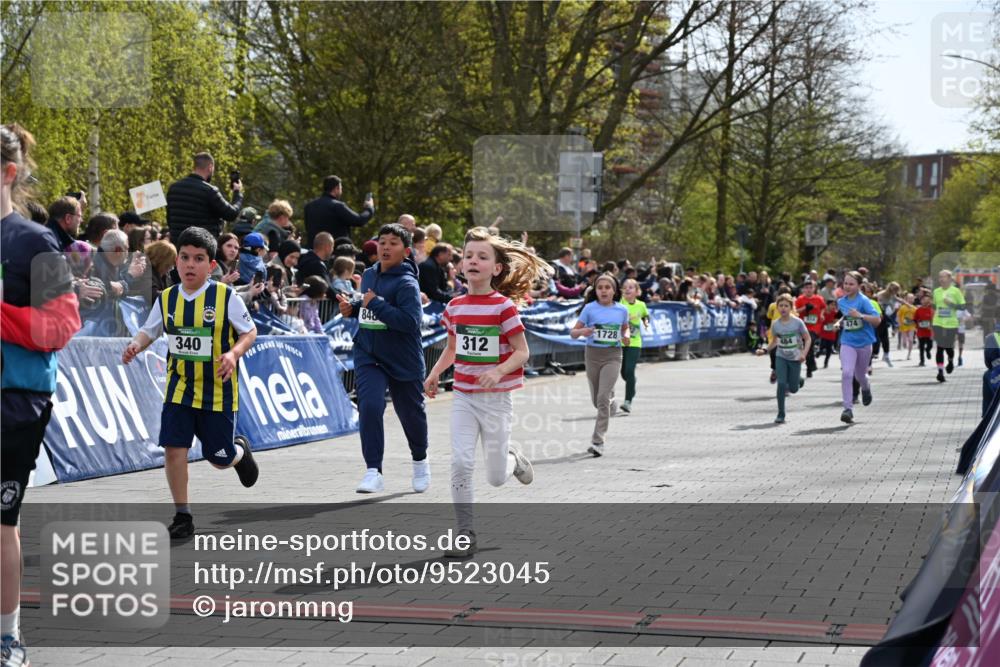 12.04.2026 - 45. Internationalen Wilhelmsburger Insellauf J. Mangold http://msf.ph/oto/9523045 12.04.2026 14:35:28 Ziel 366, 574, 1017, 1717, 312, 340, 848, 1728, 474, 484, 137, 582 meine-sportfotos.de