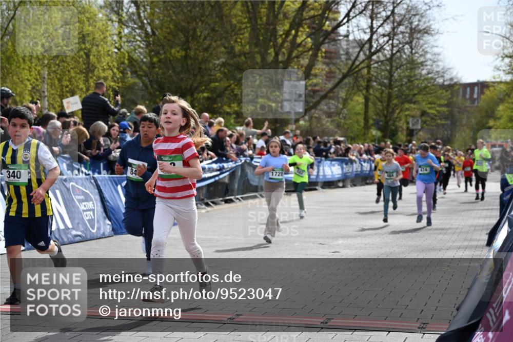12.04.2026 - 45. Internationalen Wilhelmsburger Insellauf J. Mangold http://msf.ph/oto/9523047 12.04.2026 14:35:29 Ziel 1017, 1717, 312, 340, 848, 1728, 474, 484, 137, 582 meine-sportfotos.de