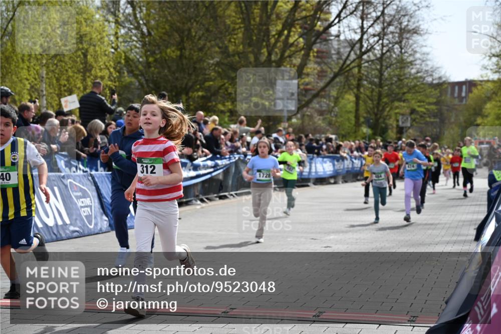 12.04.2026 - 45. Internationalen Wilhelmsburger Insellauf J. Mangold http://msf.ph/oto/9523048 12.04.2026 14:35:29 Ziel 1017, 1717, 312, 340, 848, 1728, 474, 484, 137, 582 meine-sportfotos.de