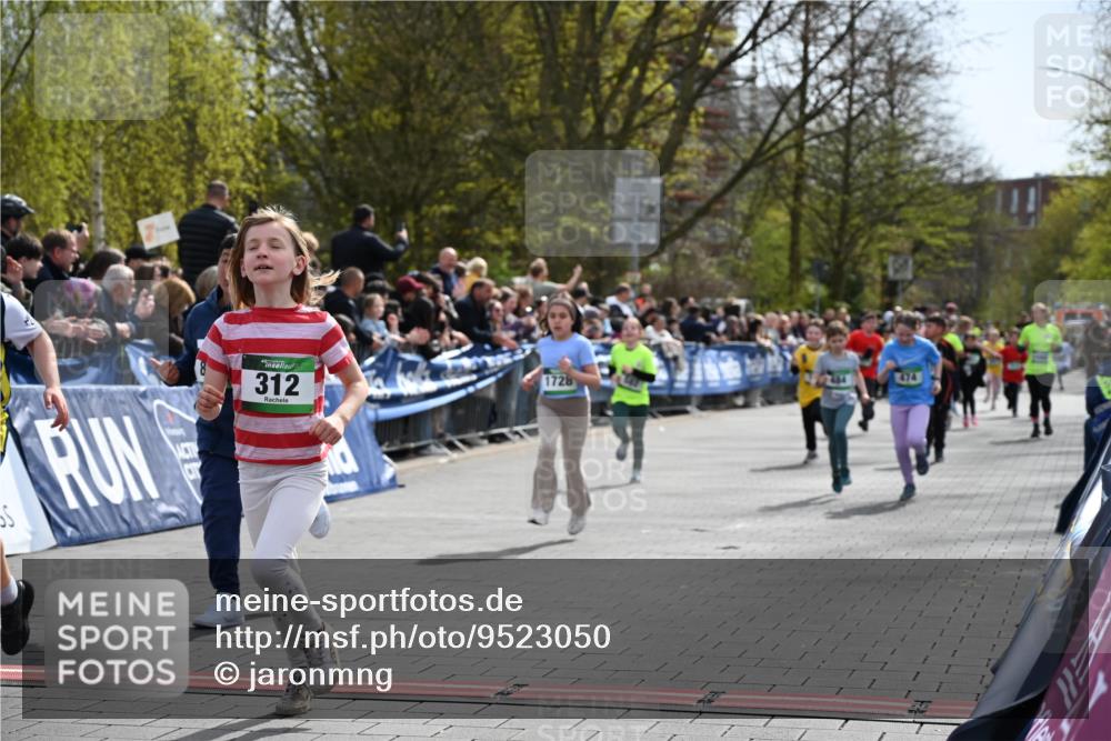 12.04.2026 - 45. Internationalen Wilhelmsburger Insellauf J. Mangold http://msf.ph/oto/9523050 12.04.2026 14:35:29 Ziel 1017, 1717, 312, 340, 848, 1728, 474, 484, 137, 582 meine-sportfotos.de