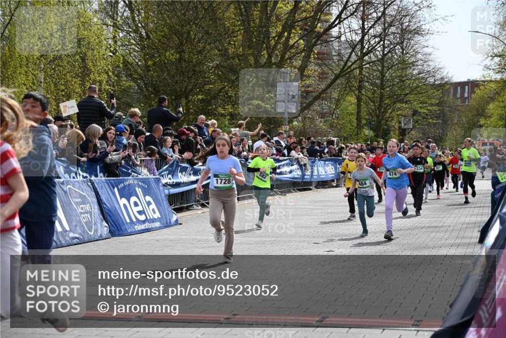 12.04.2026 - 45. Internationalen Wilhelmsburger Insellauf J. Mangold http://msf.ph/oto/9523052 12.04.2026 14:35:30 Ziel 1017, 1717, 312, 340, 848, 1728, 474, 484, 137, 582, 334 meine-sportfotos.de