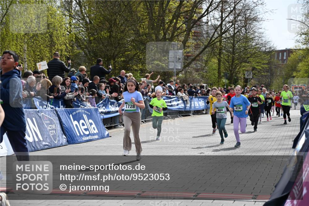12.04.2026 - 45. Internationalen Wilhelmsburger Insellauf J. Mangold http://msf.ph/oto/9523053 12.04.2026 14:35:30 Ziel 1017, 1717, 312, 340, 848, 1728, 474, 484, 137, 582, 334 meine-sportfotos.de