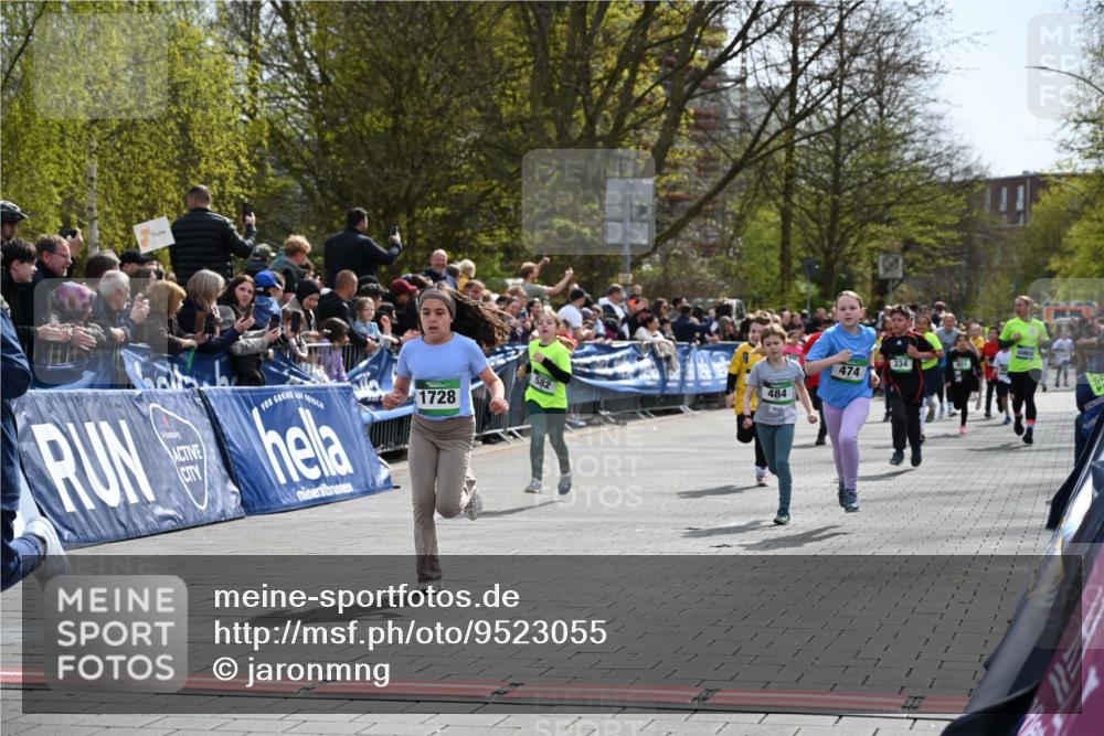12.04.2026 - 45. Internationalen Wilhelmsburger Insellauf J. Mangold http://msf.ph/oto/9523055 12.04.2026 14:35:30 Ziel 1017, 1717, 312, 340, 848, 1728, 474, 484, 137, 582, 334 meine-sportfotos.de