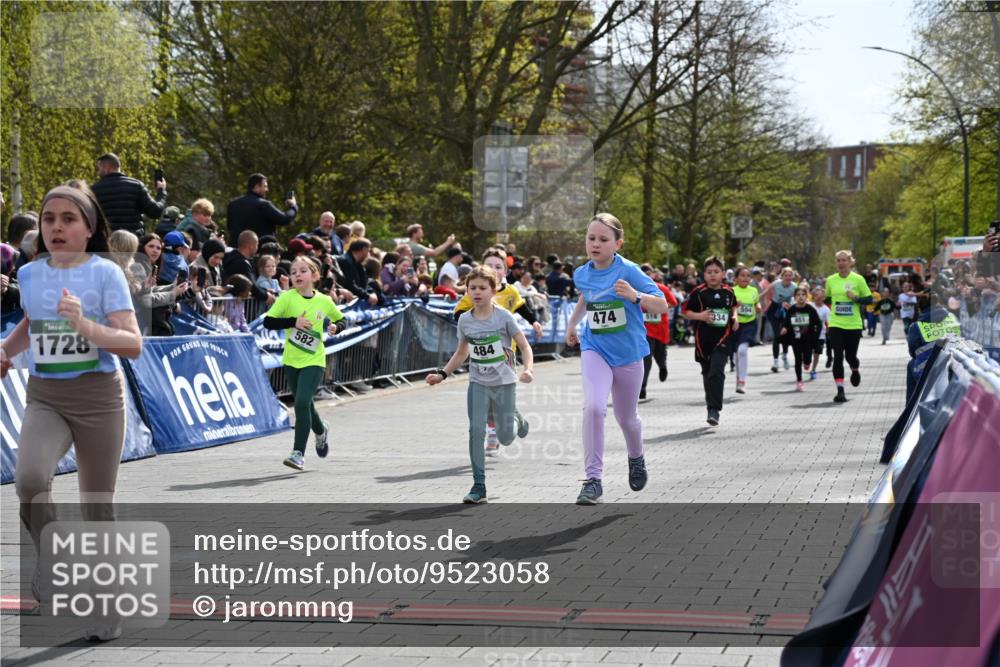 12.04.2026 - 45. Internationalen Wilhelmsburger Insellauf J. Mangold http://msf.ph/oto/9523058 12.04.2026 14:35:31 Ziel 1017, 1717, 312, 340, 848, 1728, 474, 484, 137, 582, 334 meine-sportfotos.de
