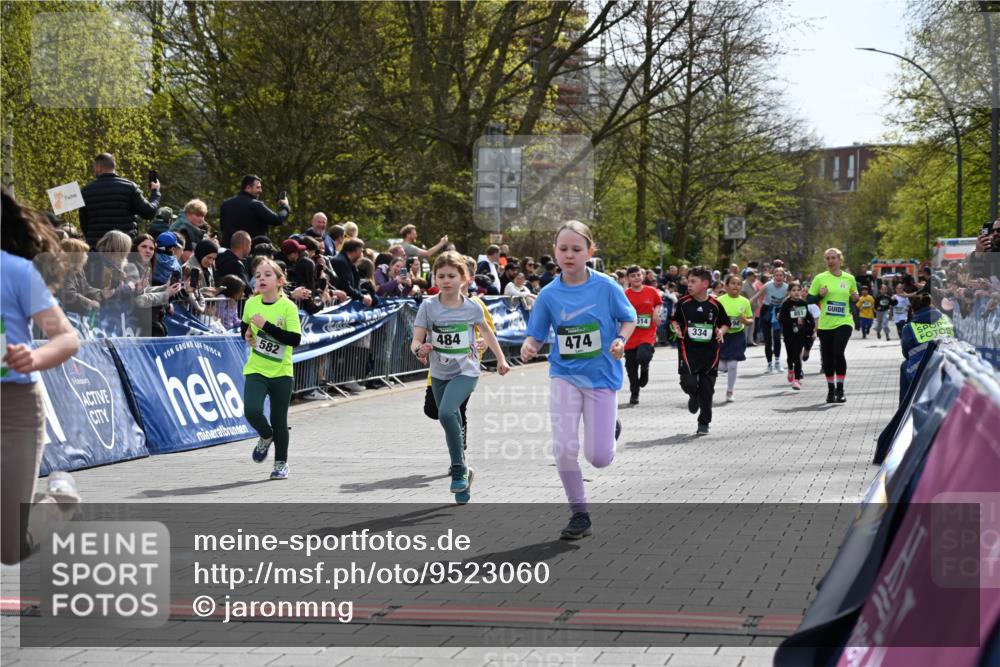 12.04.2026 - 45. Internationalen Wilhelmsburger Insellauf J. Mangold http://msf.ph/oto/9523060 12.04.2026 14:35:31 Ziel 1017, 1717, 312, 340, 848, 1728, 474, 484, 137, 582, 334 meine-sportfotos.de