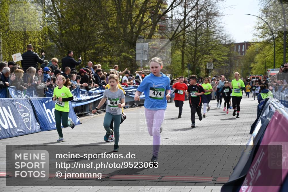 12.04.2026 - 45. Internationalen Wilhelmsburger Insellauf J. Mangold http://msf.ph/oto/9523063 12.04.2026 14:35:31 Ziel 1017, 1717, 312, 340, 848, 1728, 474, 484, 137, 582, 334 meine-sportfotos.de