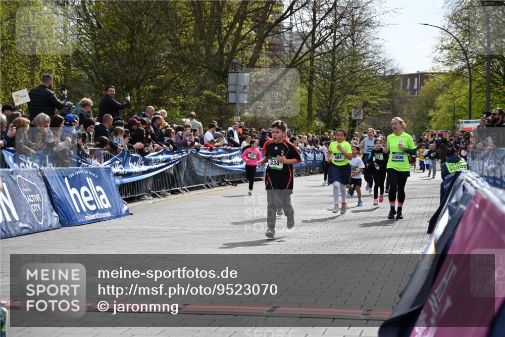 12.04.2026 - 45. Internationalen Wilhelmsburger Insellauf J. Mangold http://msf.ph/oto/9523070 12.04.2026 14:35:33 Ziel 312, 340, 848, 1728, 474, 484, 137, 582, 334, 514, 594, 680, 851 meine-sportfotos.de