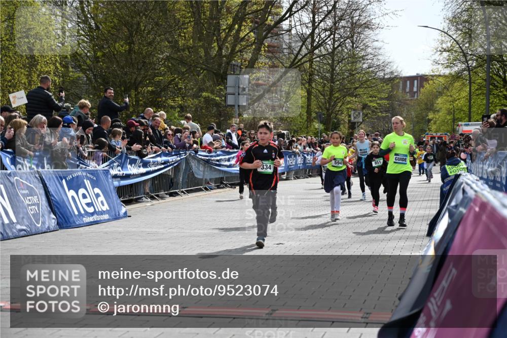 12.04.2026 - 45. Internationalen Wilhelmsburger Insellauf J. Mangold http://msf.ph/oto/9523074 12.04.2026 14:35:33 Ziel 312, 340, 848, 1728, 474, 484, 137, 582, 334, 514, 594, 680, 851 meine-sportfotos.de