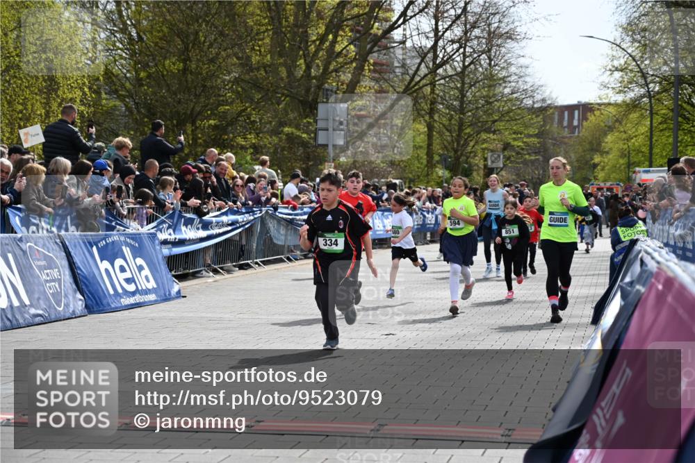 12.04.2026 - 45. Internationalen Wilhelmsburger Insellauf J. Mangold http://msf.ph/oto/9523079 12.04.2026 14:35:33 Ziel 312, 340, 848, 1728, 474, 484, 137, 582, 334, 514, 594, 680, 851 meine-sportfotos.de