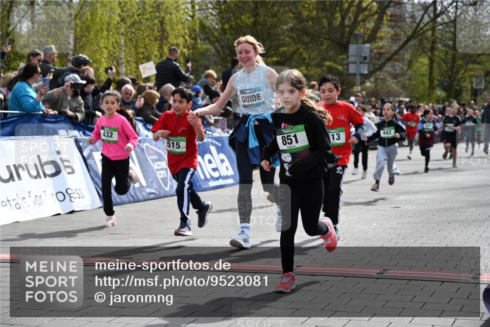 12.04.2026 - 45. Internationalen Wilhelmsburger Insellauf J. Mangold http://msf.ph/oto/9523081 12.04.2026 14:35:38 Ziel 334, 514, 594, 680, 851, 515, 432, 513, 442, 603, 364, 425, 813, 674, 1724 meine-sportfotos.de