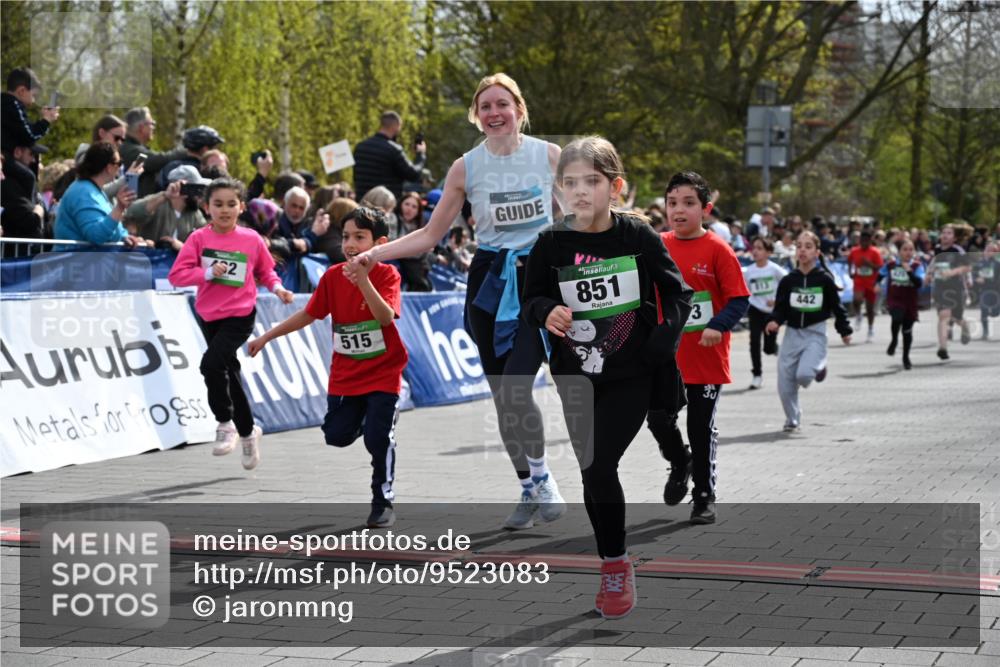 12.04.2026 - 45. Internationalen Wilhelmsburger Insellauf J. Mangold http://msf.ph/oto/9523083 12.04.2026 14:35:38 Ziel 334, 514, 594, 680, 851, 515, 432, 513, 442, 603, 364, 425, 813, 674, 1724 meine-sportfotos.de