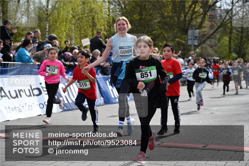 12.04.2026 - 45. Internationalen Wilhelmsburger Insellauf J. Mangold http://msf.ph/oto/9523084 12.04.2026 14:35:38 Ziel 334, 514, 594, 680, 851, 515, 432, 513, 442, 603, 364, 425, 813, 674, 1724 meine-sportfotos.de