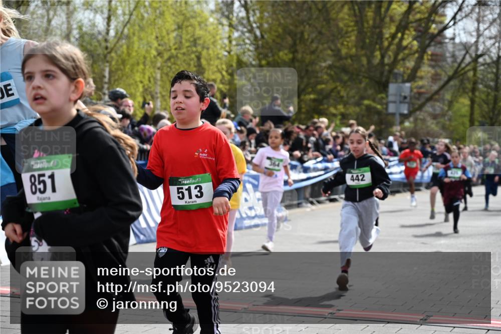 12.04.2026 - 45. Internationalen Wilhelmsburger Insellauf J. Mangold http://msf.ph/oto/9523094 12.04.2026 14:35:39 Ziel 514, 594, 680, 851, 515, 432, 513, 442, 603, 364, 425, 813, 674, 1724, 118, 322, 525 meine-sportfotos.de