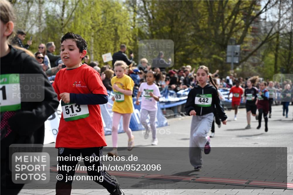 12.04.2026 - 45. Internationalen Wilhelmsburger Insellauf J. Mangold http://msf.ph/oto/9523096 12.04.2026 14:35:39 Ziel 514, 594, 680, 851, 515, 432, 513, 442, 603, 364, 425, 813, 674, 1724, 118, 322, 525 meine-sportfotos.de