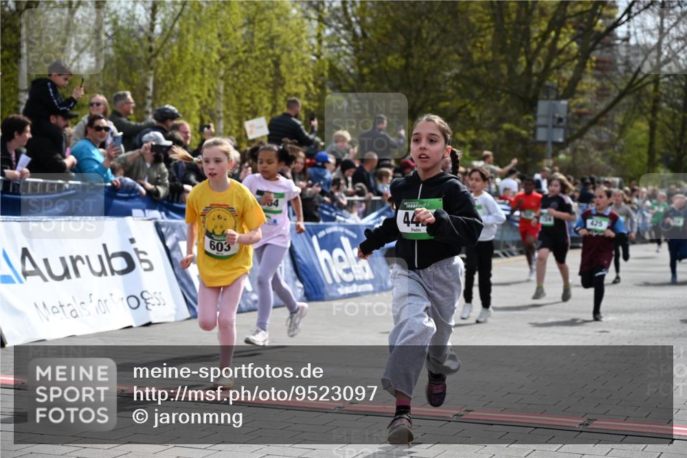 12.04.2026 - 45. Internationalen Wilhelmsburger Insellauf J. Mangold http://msf.ph/oto/9523097 12.04.2026 14:35:40 Ziel 514, 594, 680, 851, 515, 432, 513, 442, 603, 364, 425, 813, 674, 1724, 118, 322, 525 meine-sportfotos.de