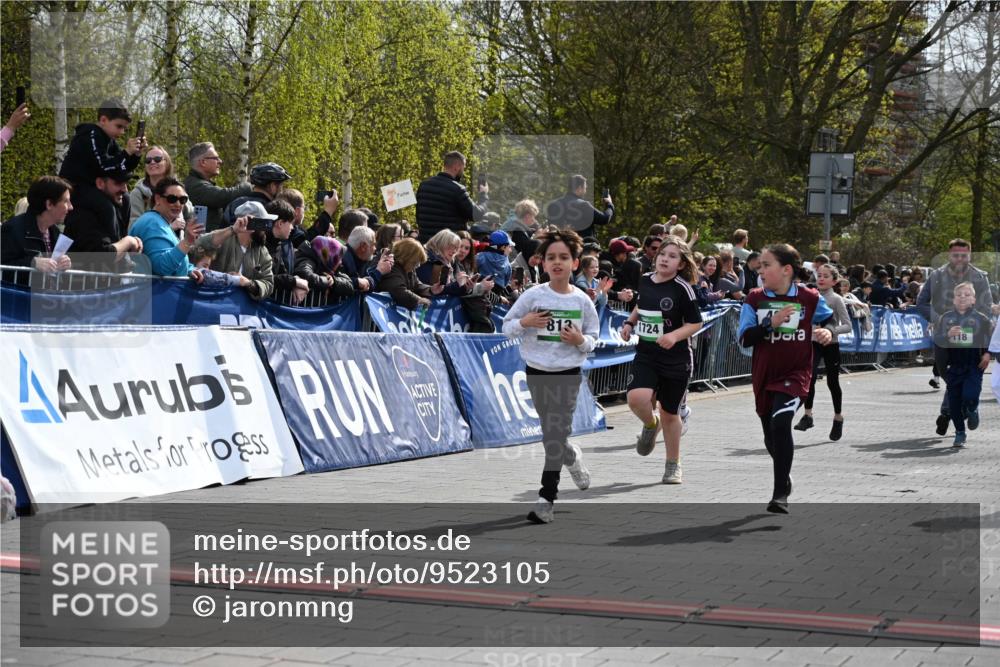 12.04.2026 - 45. Internationalen Wilhelmsburger Insellauf J. Mangold http://msf.ph/oto/9523105 12.04.2026 14:35:41 Ziel 851, 515, 432, 513, 442, 603, 364, 425, 813, 674, 1724, 118, 322, 525 meine-sportfotos.de