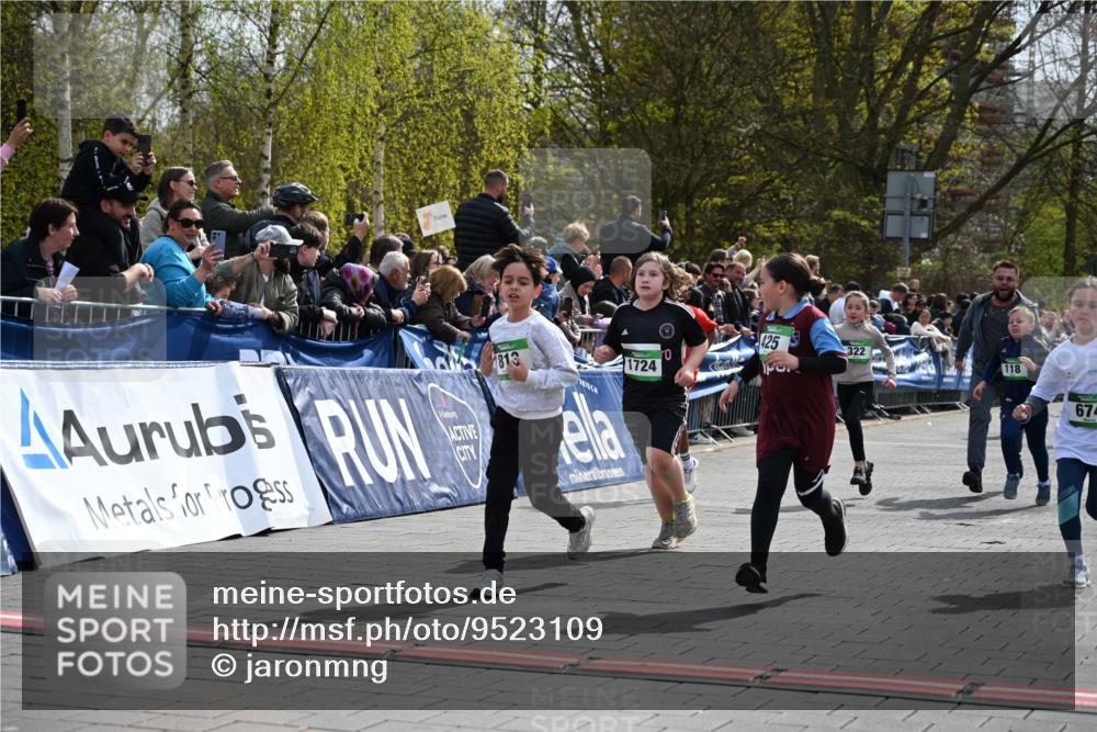 12.04.2026 - 45. Internationalen Wilhelmsburger Insellauf J. Mangold http://msf.ph/oto/9523109 12.04.2026 14:35:41 Ziel 851, 515, 432, 513, 442, 603, 364, 425, 813, 674, 1724, 118, 322, 525 meine-sportfotos.de