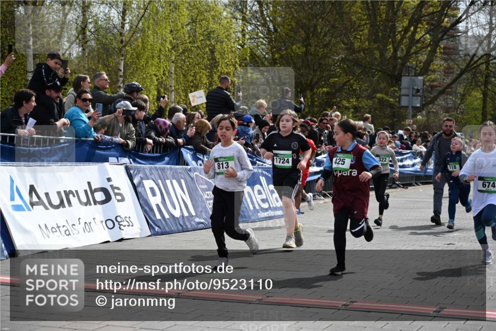 12.04.2026 - 45. Internationalen Wilhelmsburger Insellauf J. Mangold http://msf.ph/oto/9523110 12.04.2026 14:35:41 Ziel 851, 515, 432, 513, 442, 603, 364, 425, 813, 674, 1724, 118, 322, 525 meine-sportfotos.de