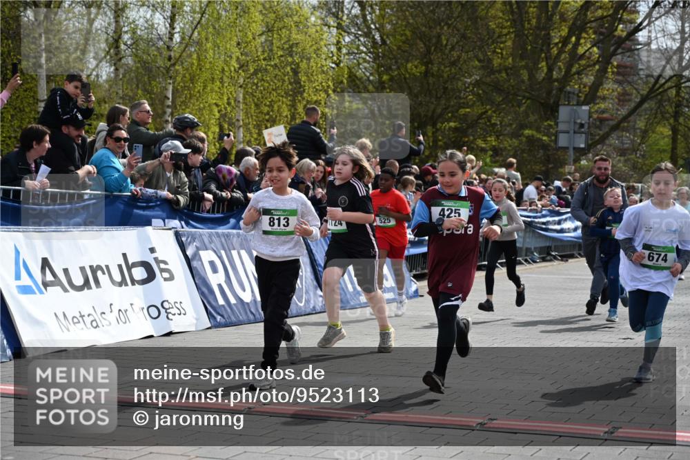 12.04.2026 - 45. Internationalen Wilhelmsburger Insellauf J. Mangold http://msf.ph/oto/9523113 12.04.2026 14:35:41 Ziel 851, 515, 432, 513, 442, 603, 364, 425, 813, 674, 1724, 118, 322, 525 meine-sportfotos.de