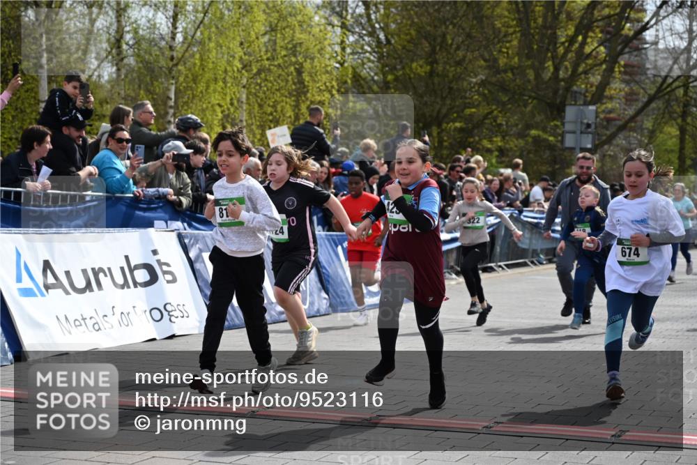 12.04.2026 - 45. Internationalen Wilhelmsburger Insellauf J. Mangold http://msf.ph/oto/9523116 12.04.2026 14:35:42 Ziel 515, 432, 513, 442, 603, 364, 425, 813, 674, 1724, 118, 322, 525, 77, 549 meine-sportfotos.de