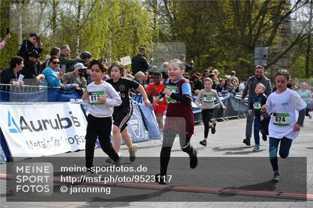 12.04.2026 - 45. Internationalen Wilhelmsburger Insellauf J. Mangold http://msf.ph/oto/9523117 12.04.2026 14:35:42 Ziel 515, 432, 513, 442, 603, 364, 425, 813, 674, 1724, 118, 322, 525, 77, 549 meine-sportfotos.de
