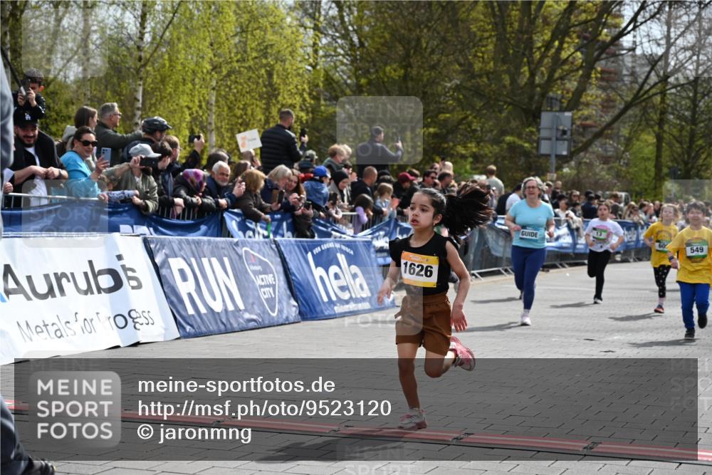 12.04.2026 - 45. Internationalen Wilhelmsburger Insellauf J. Mangold http://msf.ph/oto/9523120 12.04.2026 14:35:44 Ziel 364, 425, 813, 674, 1724, 118, 322, 525, 77, 549, 1729, 606, 13 meine-sportfotos.de