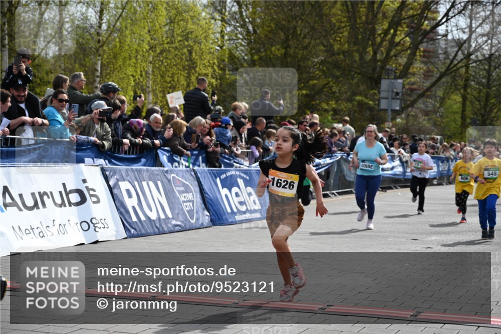 12.04.2026 - 45. Internationalen Wilhelmsburger Insellauf J. Mangold http://msf.ph/oto/9523121 12.04.2026 14:35:44 Ziel 364, 425, 813, 674, 1724, 118, 322, 525, 77, 549, 1729, 606, 13 meine-sportfotos.de