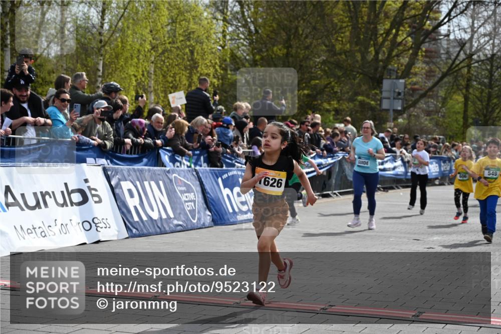 12.04.2026 - 45. Internationalen Wilhelmsburger Insellauf J. Mangold http://msf.ph/oto/9523122 12.04.2026 14:35:44 Ziel 364, 425, 813, 674, 1724, 118, 322, 525, 77, 549, 1729, 606, 13 meine-sportfotos.de