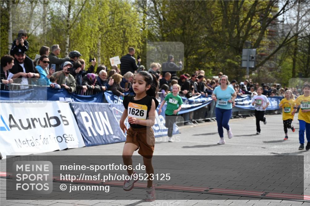 12.04.2026 - 45. Internationalen Wilhelmsburger Insellauf J. Mangold http://msf.ph/oto/9523125 12.04.2026 14:35:44 Ziel 364, 425, 813, 674, 1724, 118, 322, 525, 77, 549, 1729, 606, 13 meine-sportfotos.de