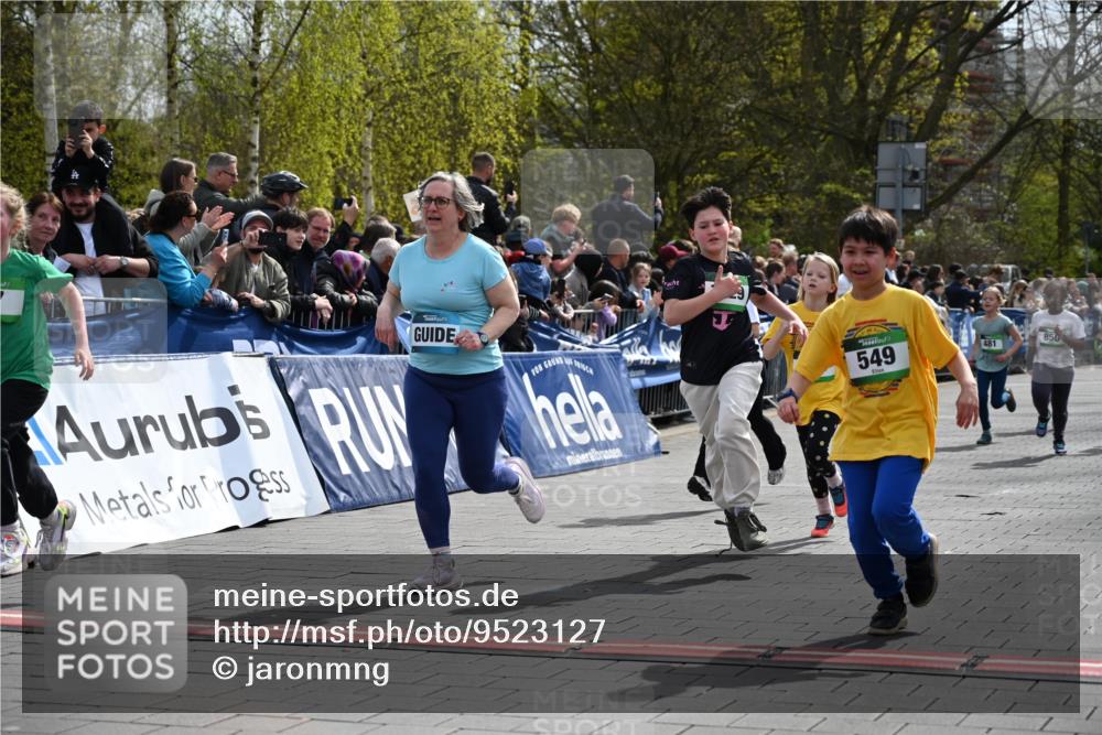 12.04.2026 - 45. Internationalen Wilhelmsburger Insellauf J. Mangold http://msf.ph/oto/9523127 12.04.2026 14:35:46 Ziel 674, 1724, 118, 322, 525, 77, 549, 1729, 606, 13, 850, 481 meine-sportfotos.de