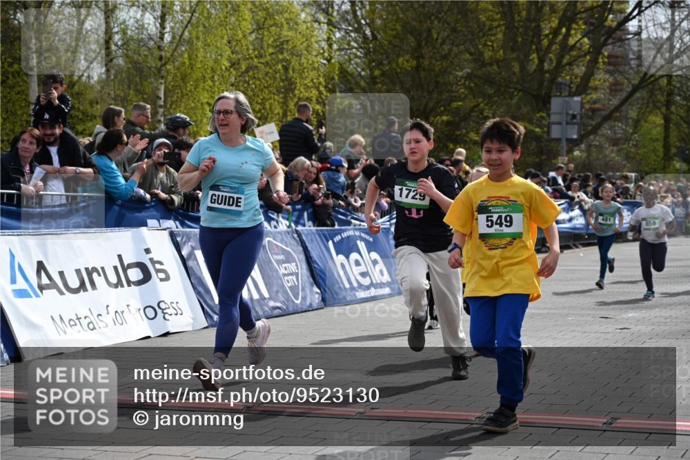 12.04.2026 - 45. Internationalen Wilhelmsburger Insellauf J. Mangold http://msf.ph/oto/9523130 12.04.2026 14:35:47 Ziel 118, 322, 525, 77, 549, 1729, 606, 13, 850, 481, 81 meine-sportfotos.de
