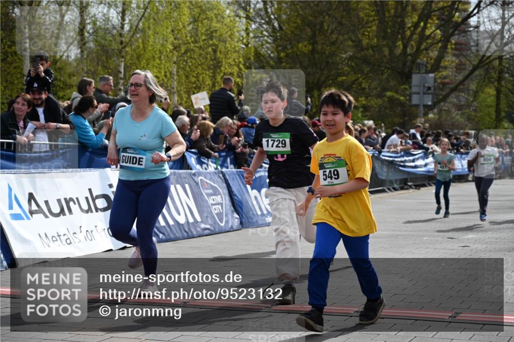12.04.2026 - 45. Internationalen Wilhelmsburger Insellauf J. Mangold http://msf.ph/oto/9523132 12.04.2026 14:35:47 Ziel 118, 322, 525, 77, 549, 1729, 606, 13, 850, 481, 81 meine-sportfotos.de