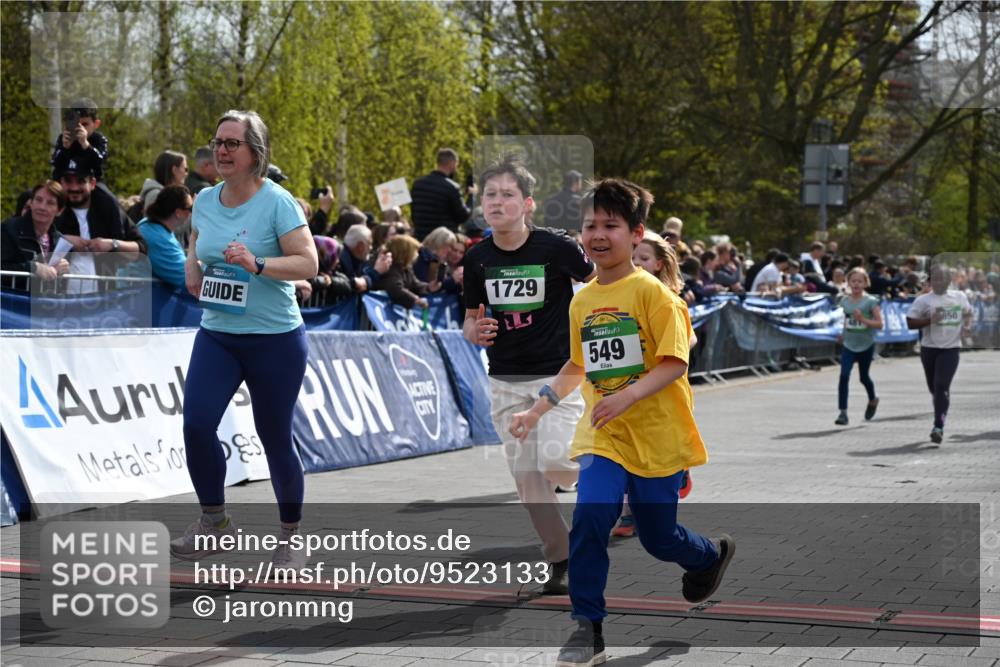 12.04.2026 - 45. Internationalen Wilhelmsburger Insellauf J. Mangold http://msf.ph/oto/9523133 12.04.2026 14:35:47 Ziel 118, 322, 525, 77, 549, 1729, 606, 13, 850, 481, 81 meine-sportfotos.de