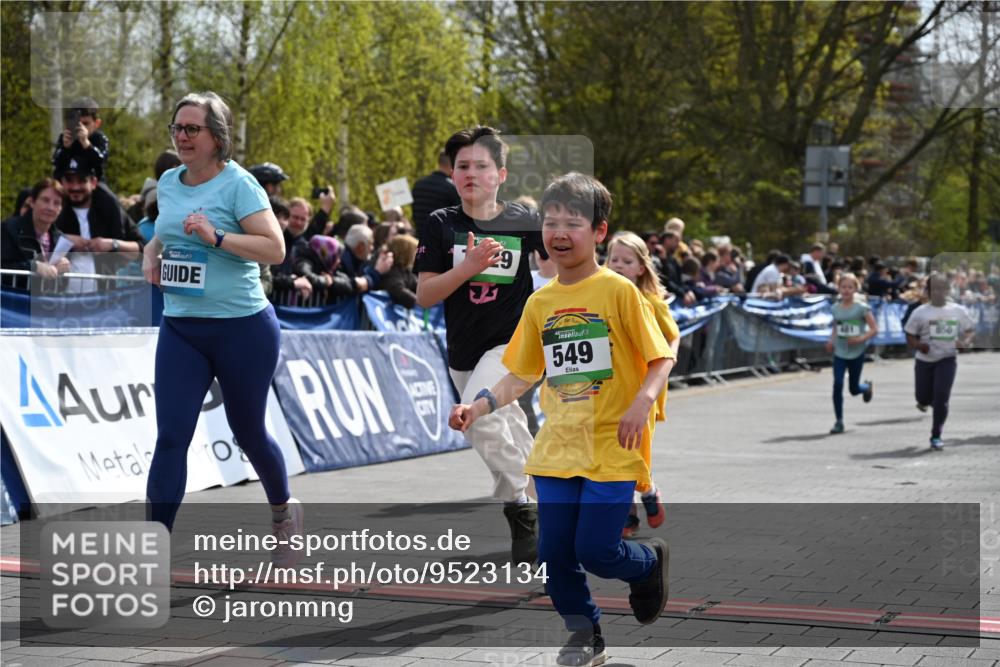 12.04.2026 - 45. Internationalen Wilhelmsburger Insellauf J. Mangold http://msf.ph/oto/9523134 12.04.2026 14:35:47 Ziel 118, 322, 525, 77, 549, 1729, 606, 13, 850, 481, 81 meine-sportfotos.de